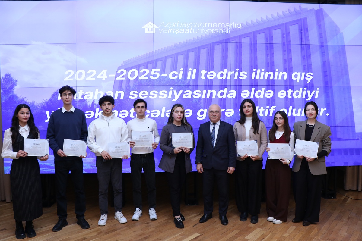 AzMİU-nun rektoru yüksək nəticə göstərən tələbələrlə görüşüb