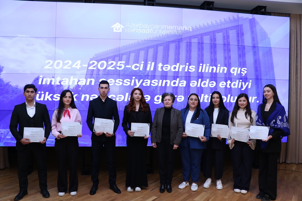 AzMİU-nun rektoru yüksək nəticə göstərən tələbələrlə görüşüb