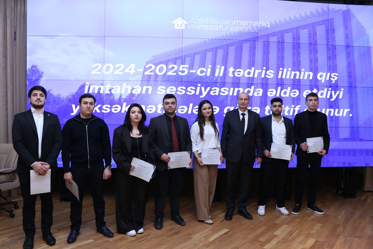 AzMİU-nun rektoru yüksək nəticə göstərən tələbələrlə görüşüb