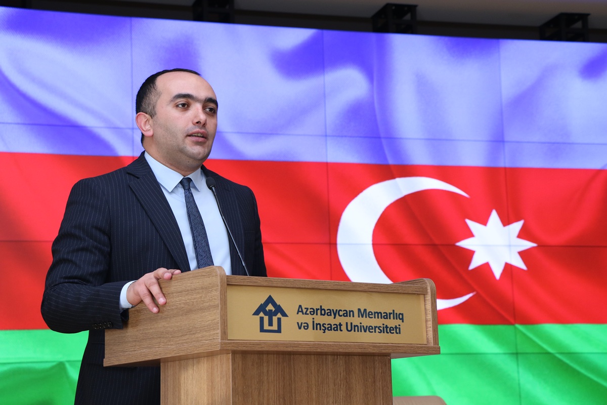 AzMİU-nun rektoru yüksək nəticə göstərən tələbələrlə görüşüb