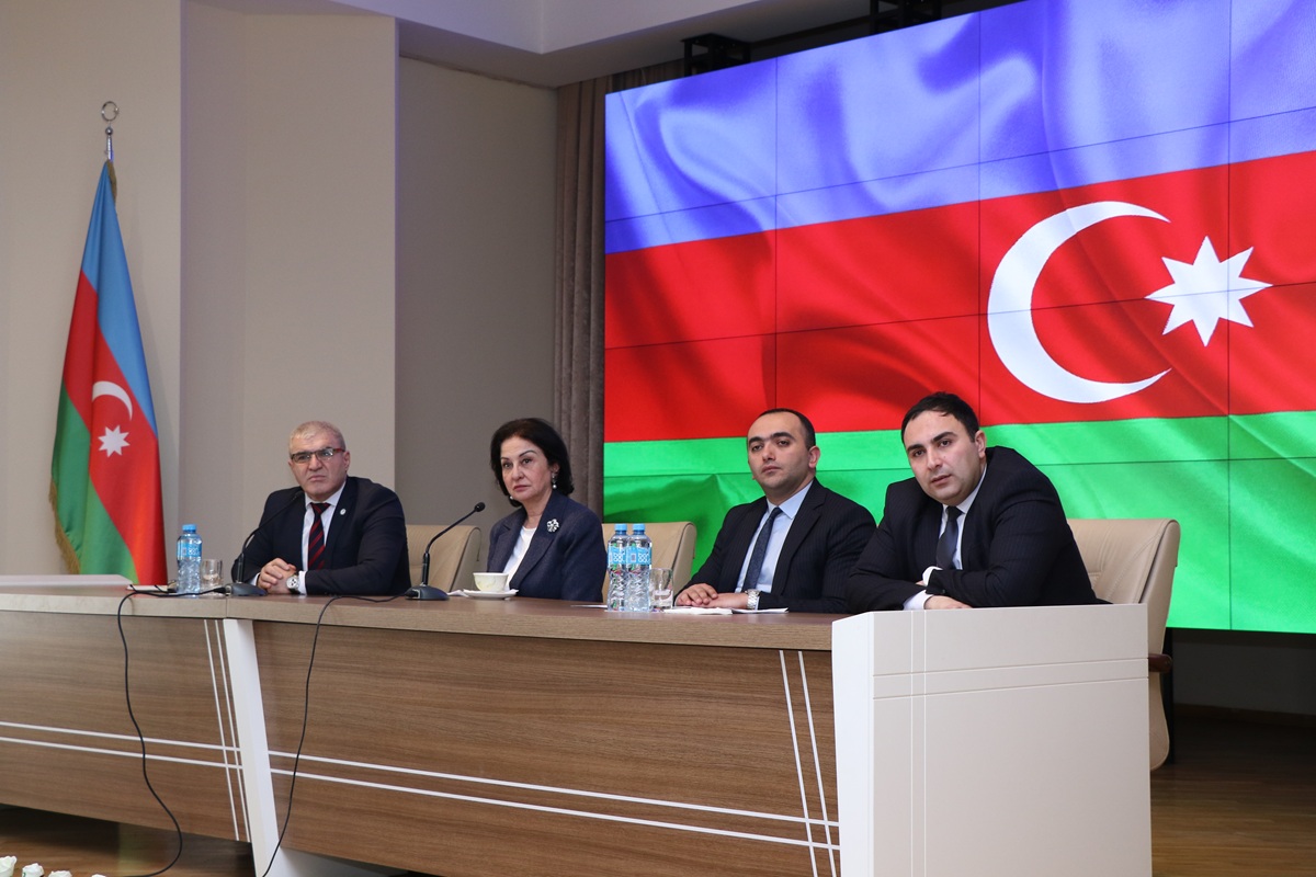 AzMİU-nun rektoru yüksək nəticə göstərən tələbələrlə görüşüb