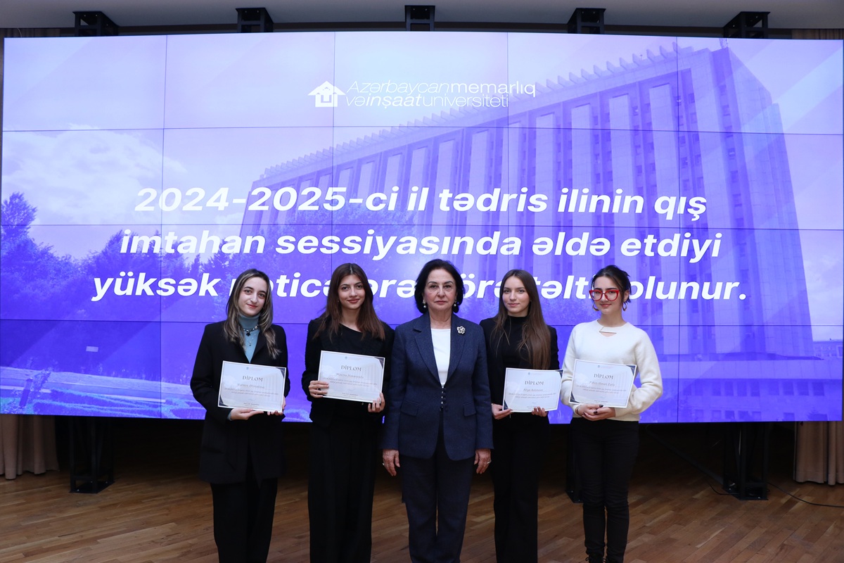 AzMİU-nun rektoru yüksək nəticə göstərən tələbələrlə görüşüb