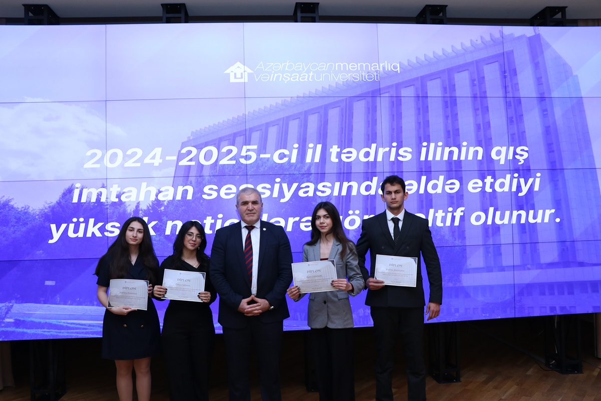 AzMİU-nun rektoru yüksək nəticə göstərən tələbələrlə görüşüb