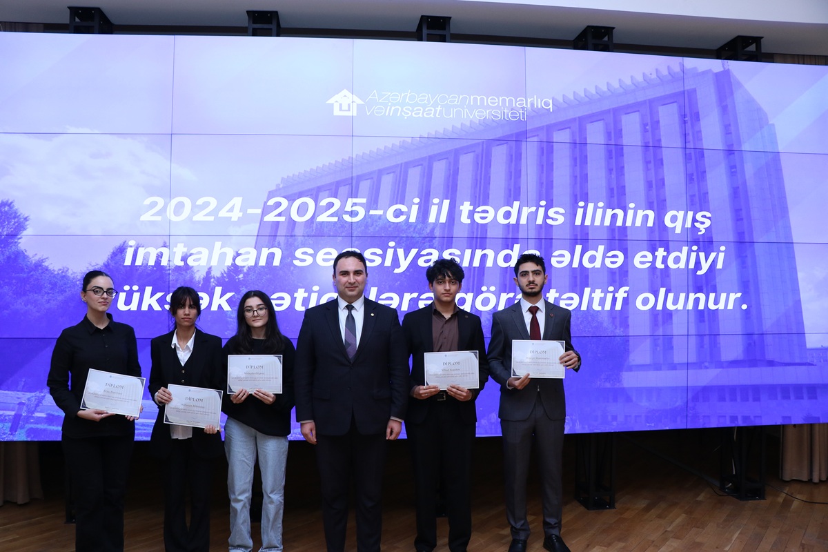 AzMİU-nun rektoru yüksək nəticə göstərən tələbələrlə görüşüb