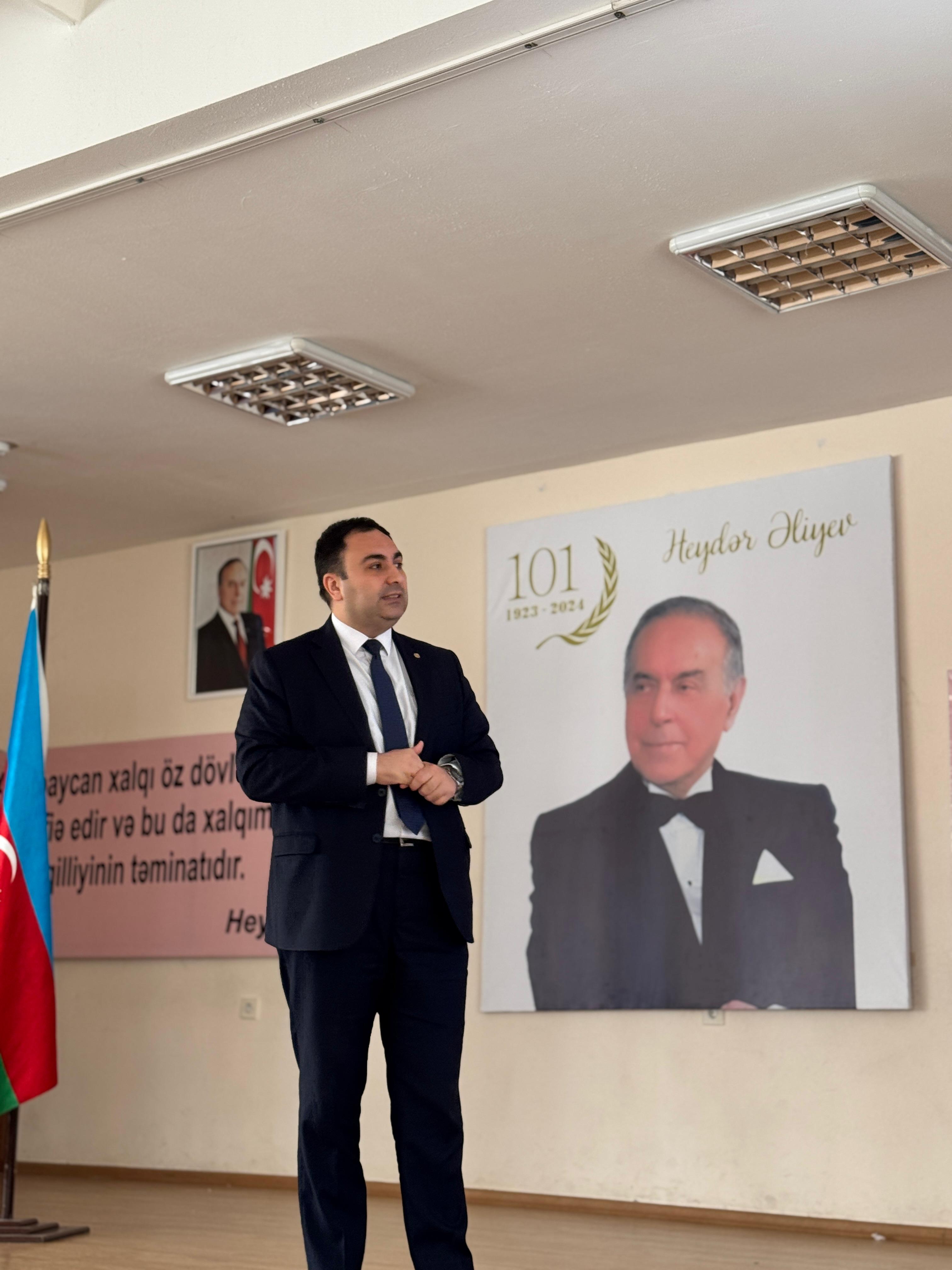 AzMİU-nun Təbliğat-təşviqat komandası 252 nömrəli məktəb-liseydə görüş keçirib