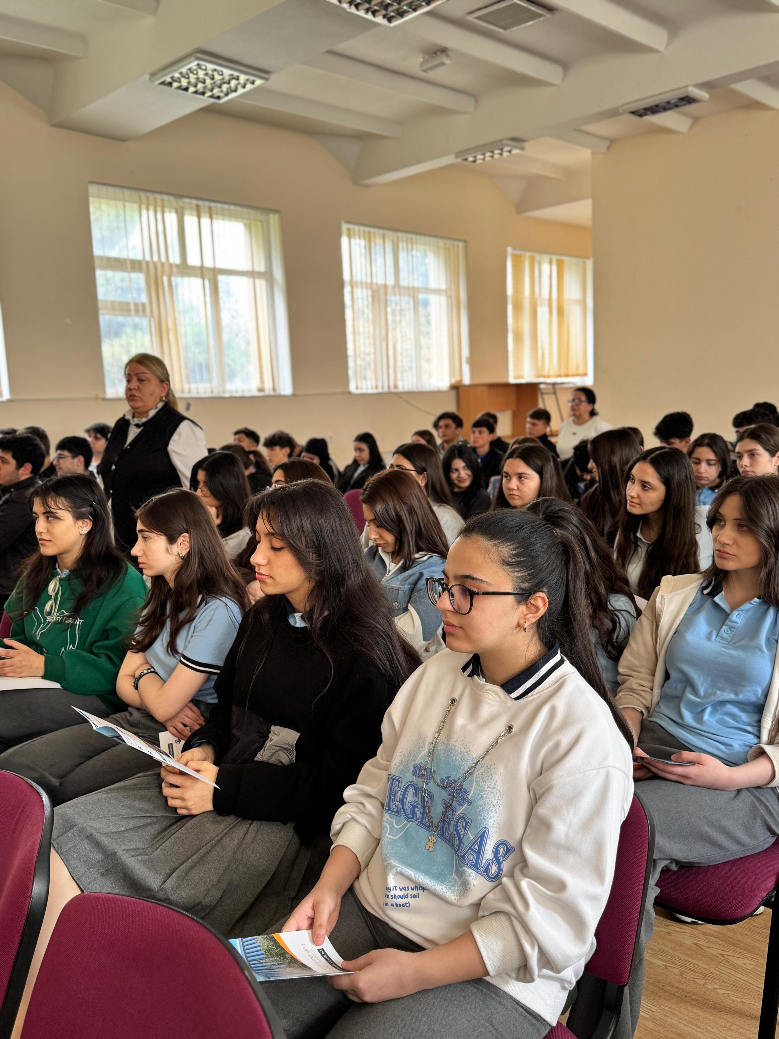 AzMİU-nun Təbliğat-təşviqat komandası 252 nömrəli məktəb-liseydə görüş keçirib