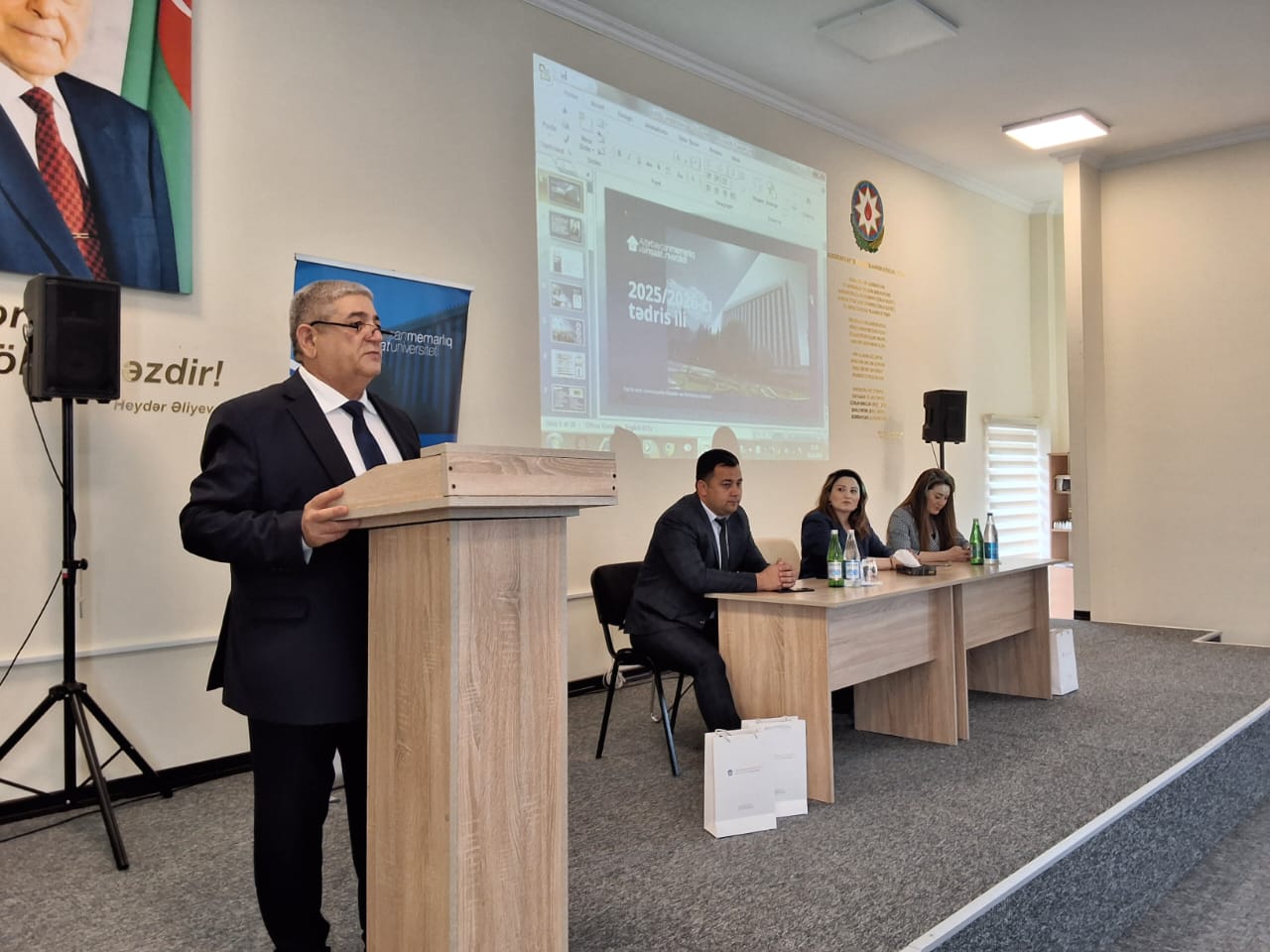 AzMİU region məktəblərinin şagirdləri ilə görüşüb