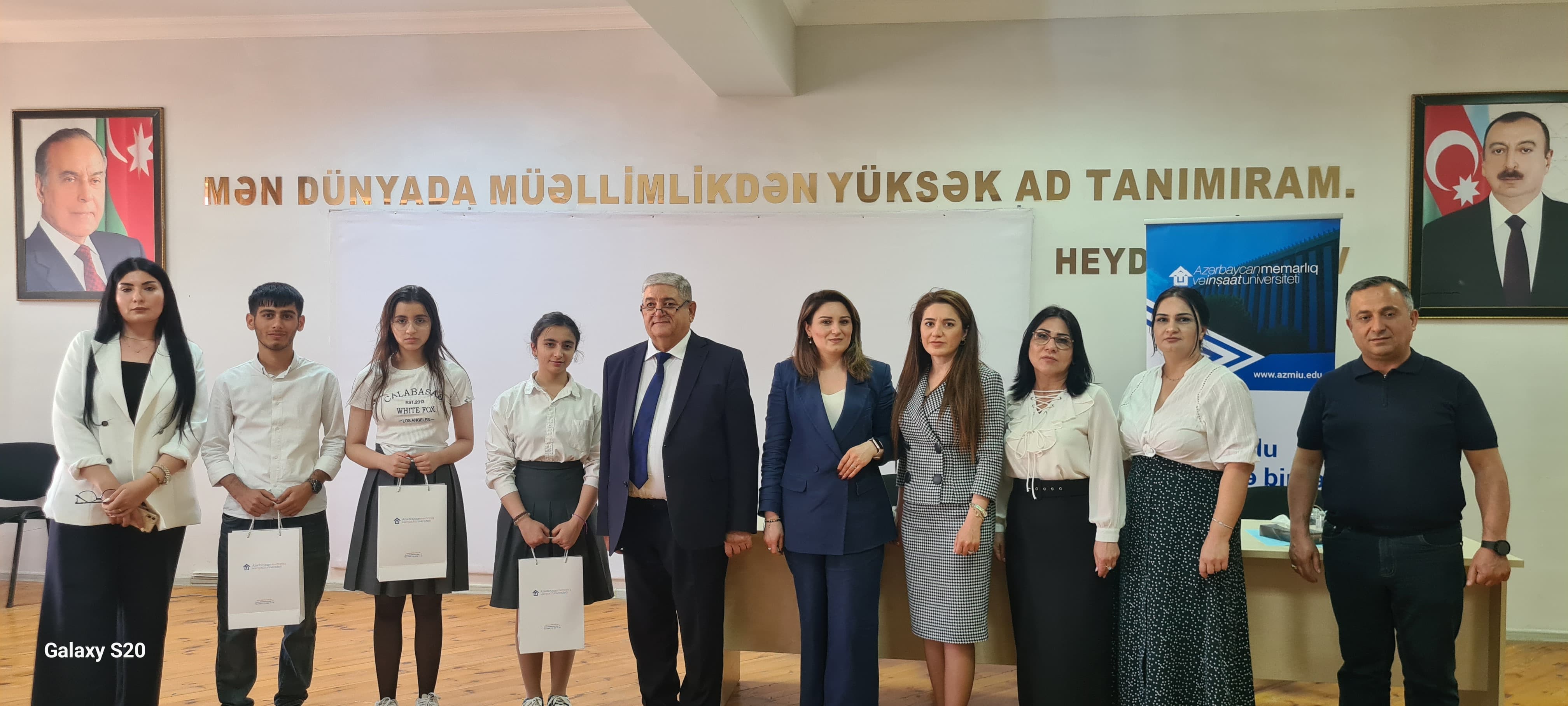 AzMİU region məktəblərinin şagirdləri ilə görüşüb