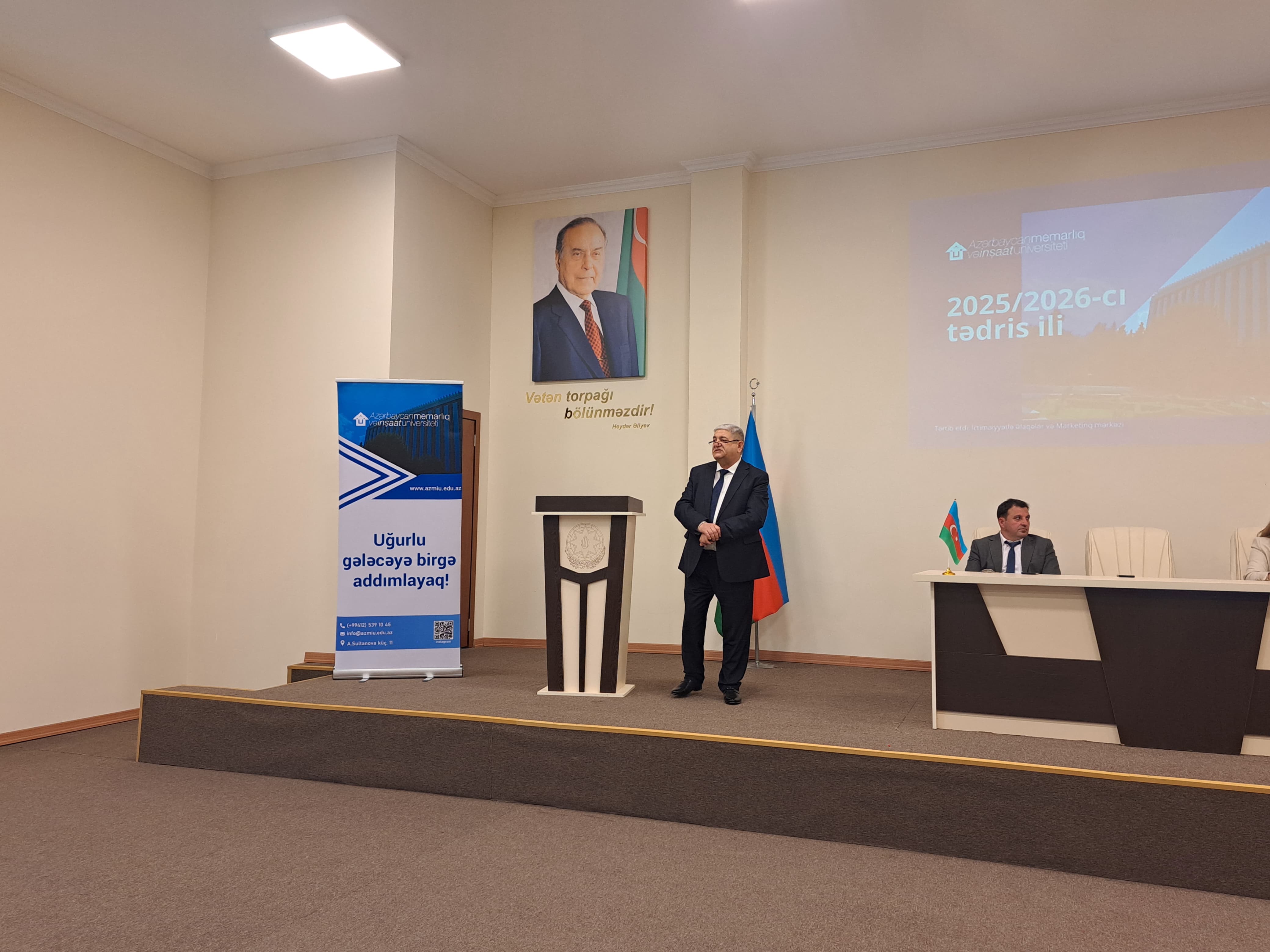 AzMİU region məktəblərinin şagirdləri ilə görüşüb