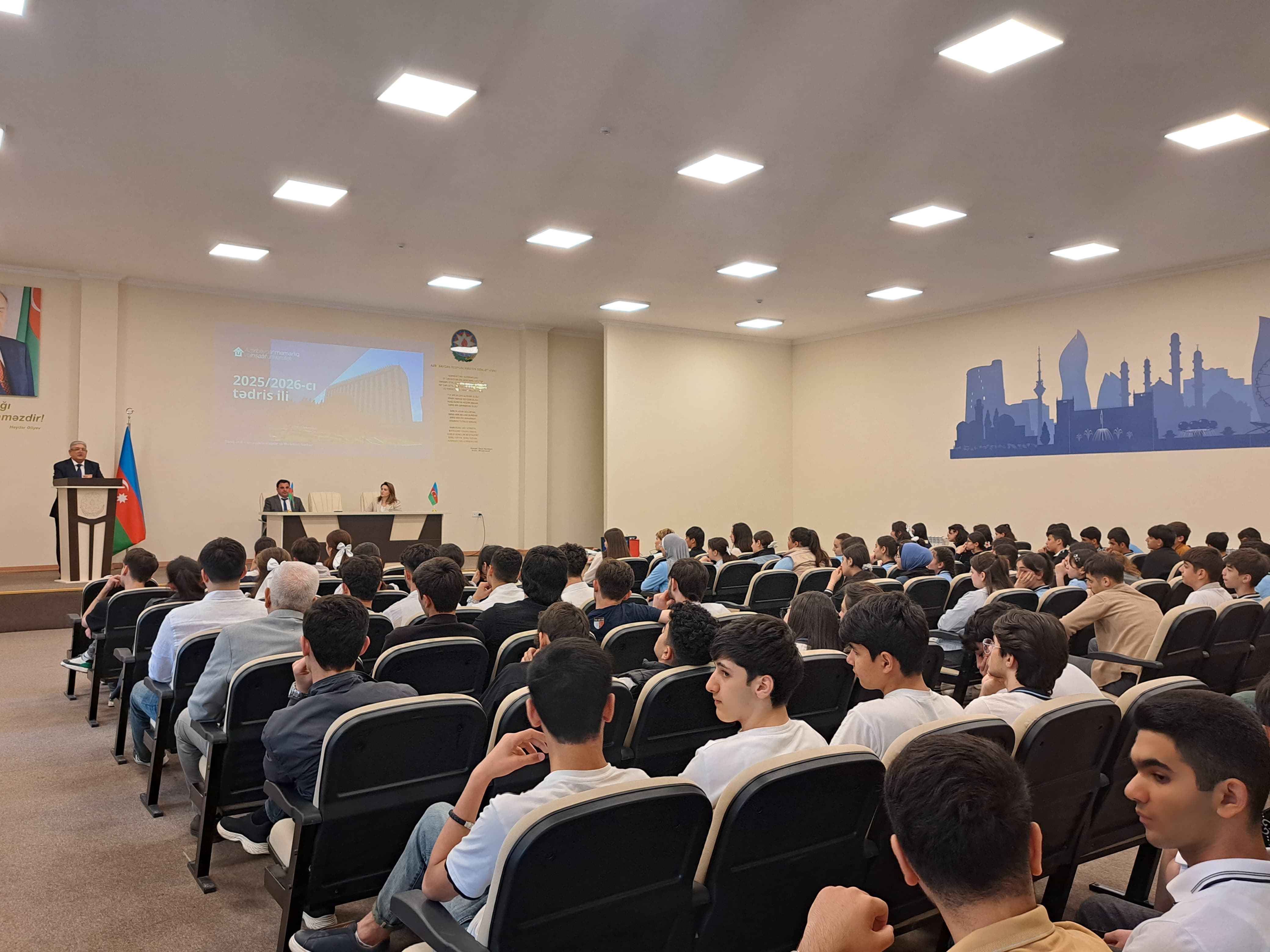 AzMİU region məktəblərinin şagirdləri ilə görüşüb