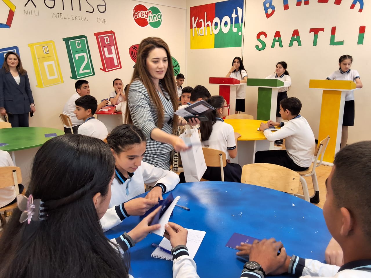 AzMİU region məktəblərinin şagirdləri ilə görüşüb