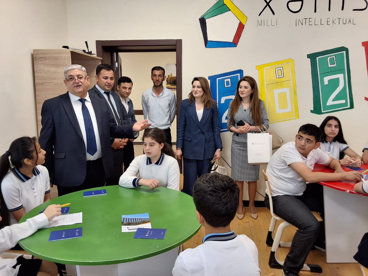 AzMİU region məktəblərinin şagirdləri ilə görüşüb