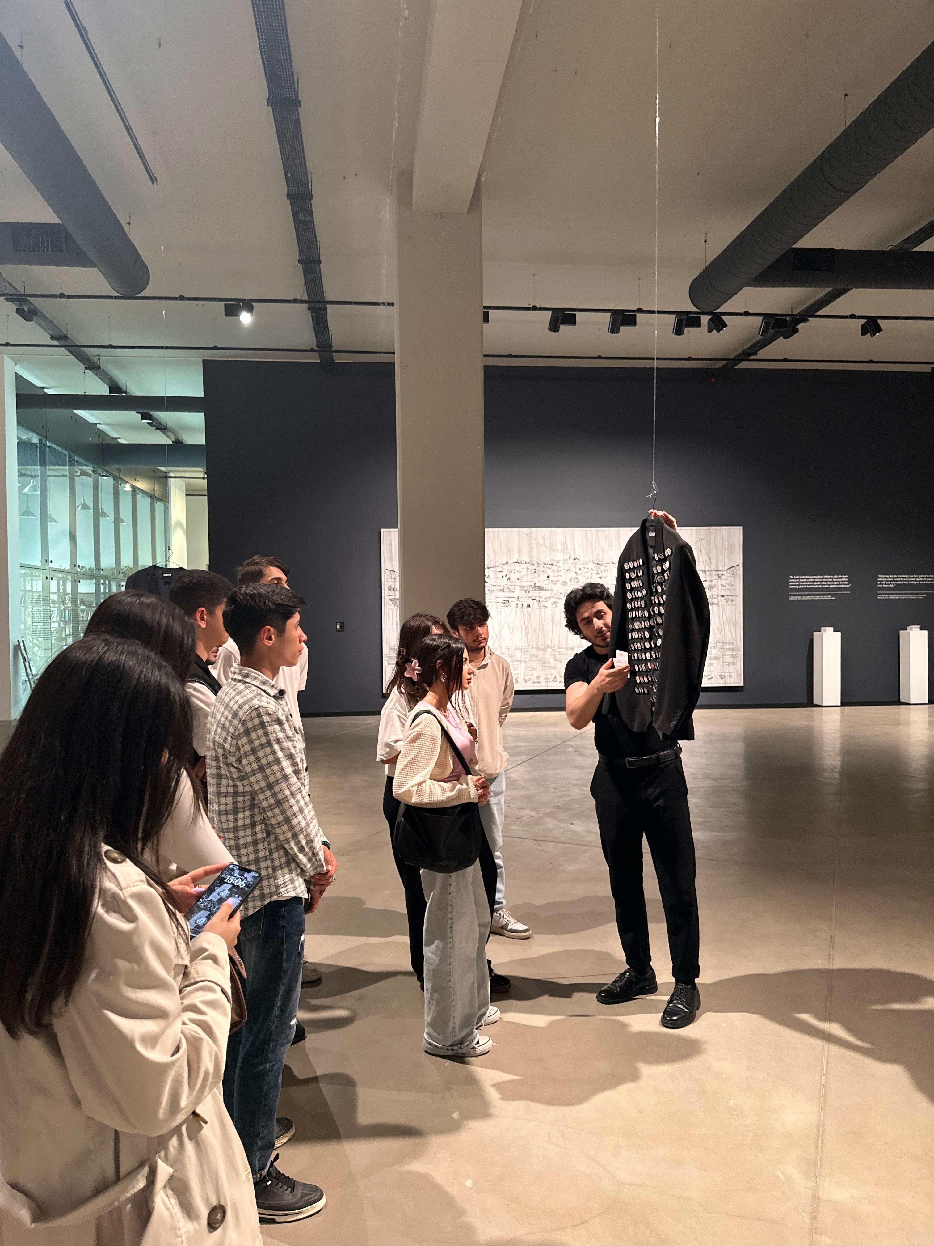 AzMİU tələbələri YARAT Müasir İncəsənət Mərkəzinə ekskursiya ediblər