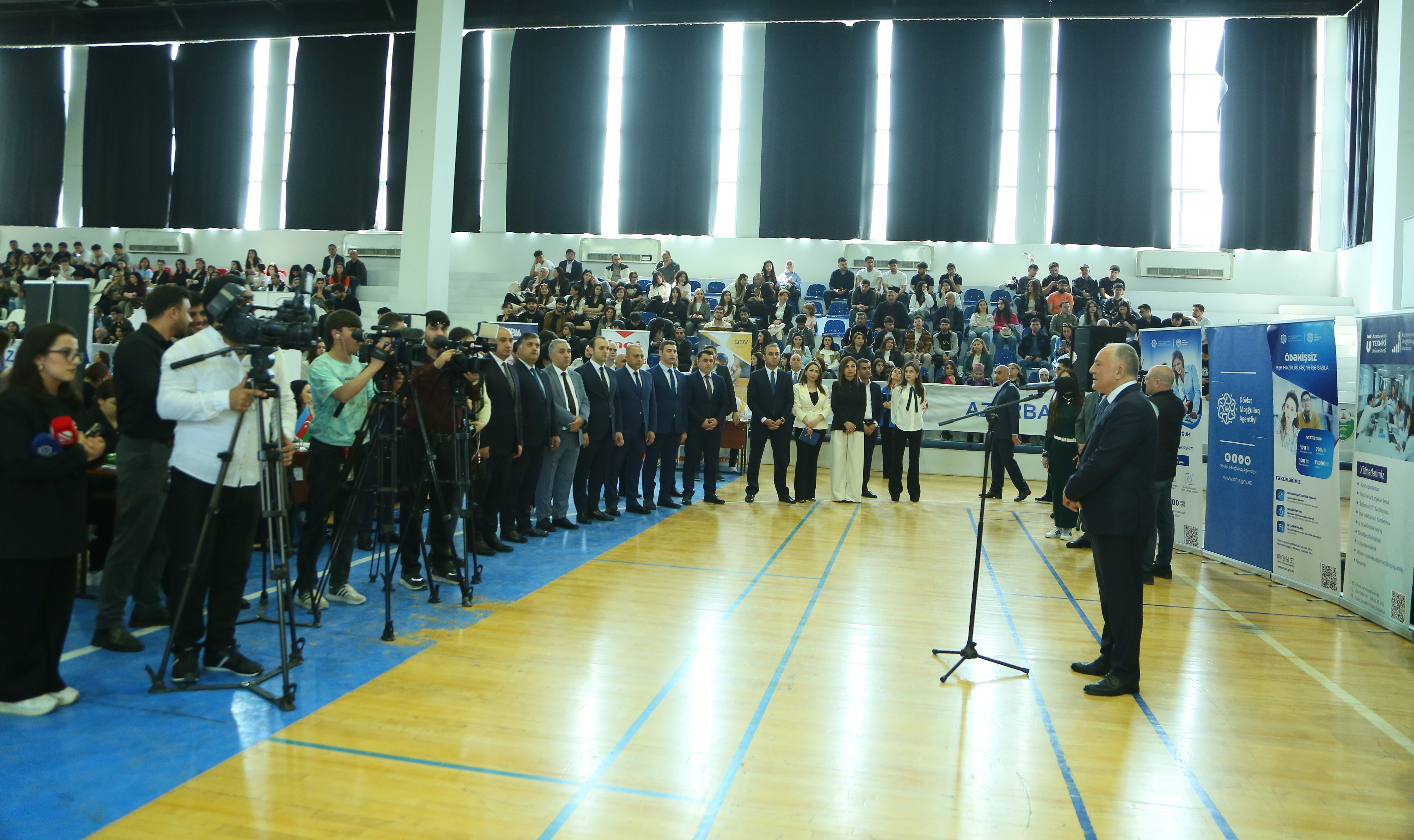 AzTU-da əmək yarmarkası keçirilib