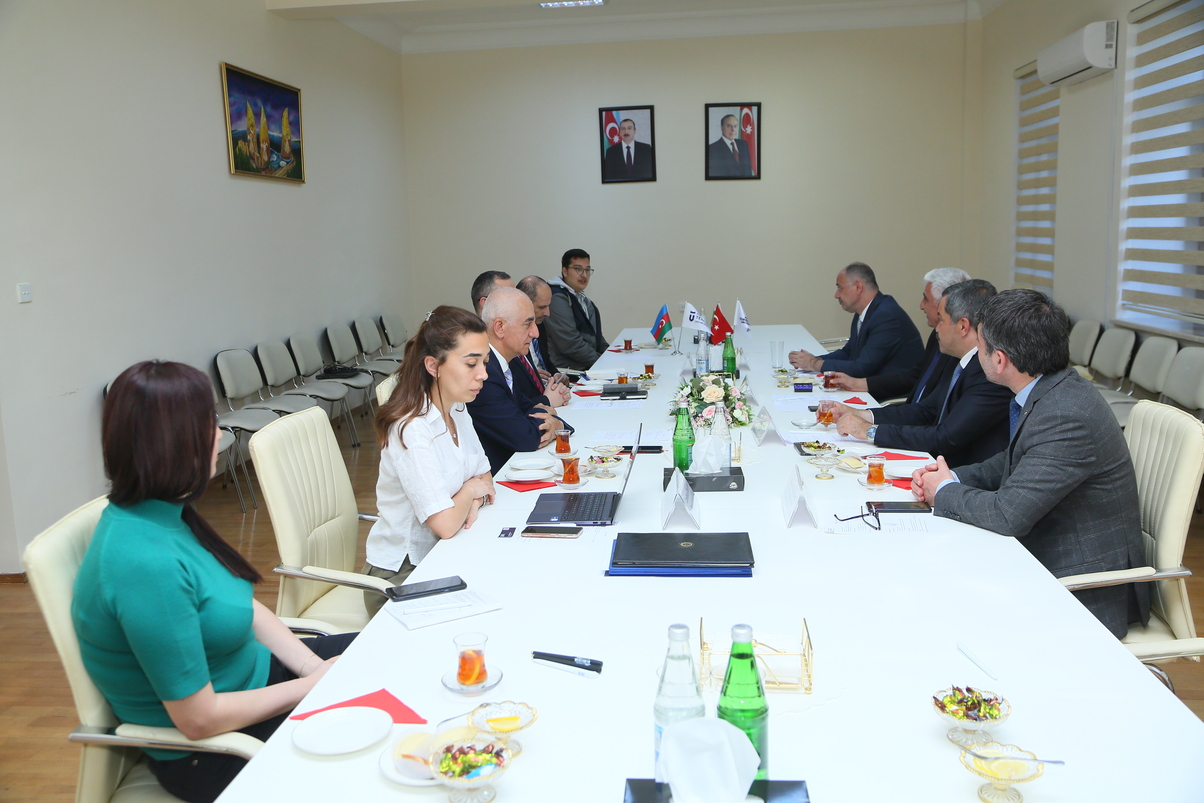 AzTU ilə Malatya Turqut Özal Universiteti arasında əməkdaşlıq müqaviləsi imzalanıb