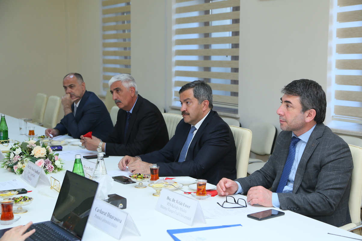 AzTU ilə Malatya Turqut Özal Universiteti arasında əməkdaşlıq müqaviləsi imzalanıb