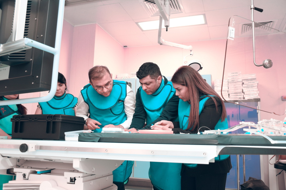 AzTU-nun Biotibbi Mühəndislik İnstitutunun direktoru Yeni Klinikada master-klas keçib 