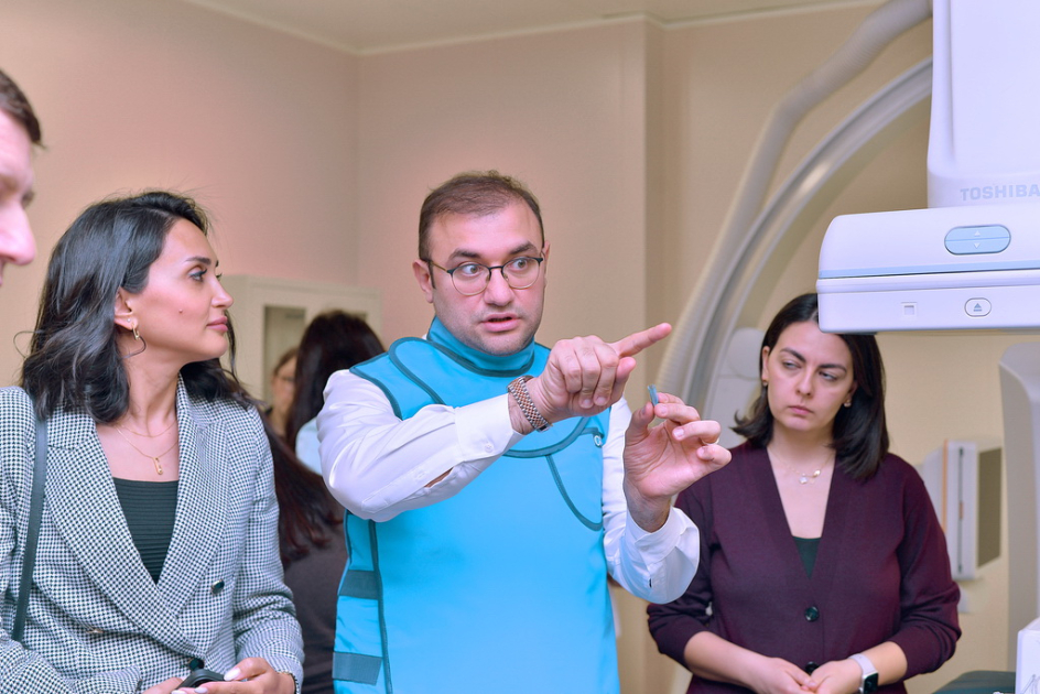 AzTU-nun Biotibbi Mühəndislik İnstitutunun direktoru Yeni Klinikada master-klas keçib