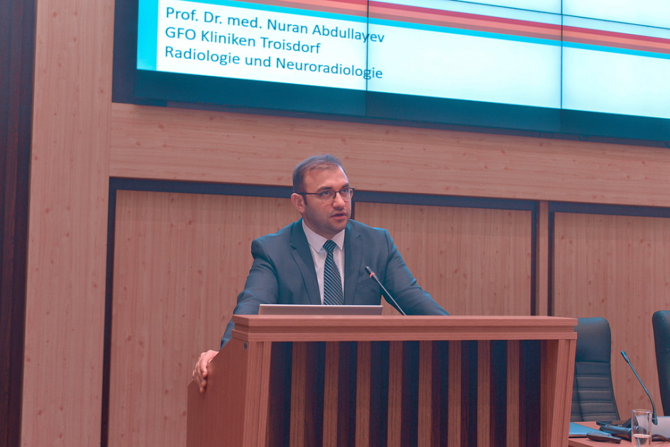 AzTU-nun Biotibbi Mühəndislik İnstitutunun direktoru Yeni Klinikada master-klas keçib