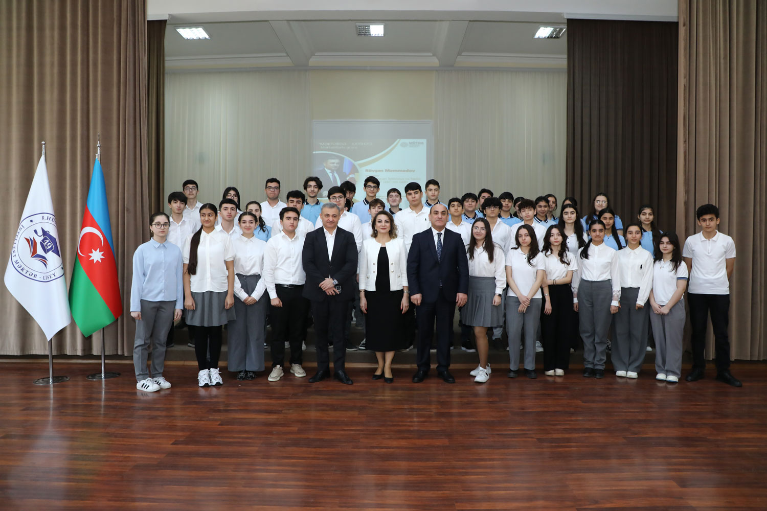 AzTV-nin sədri məktəblilərlə görüşüb 