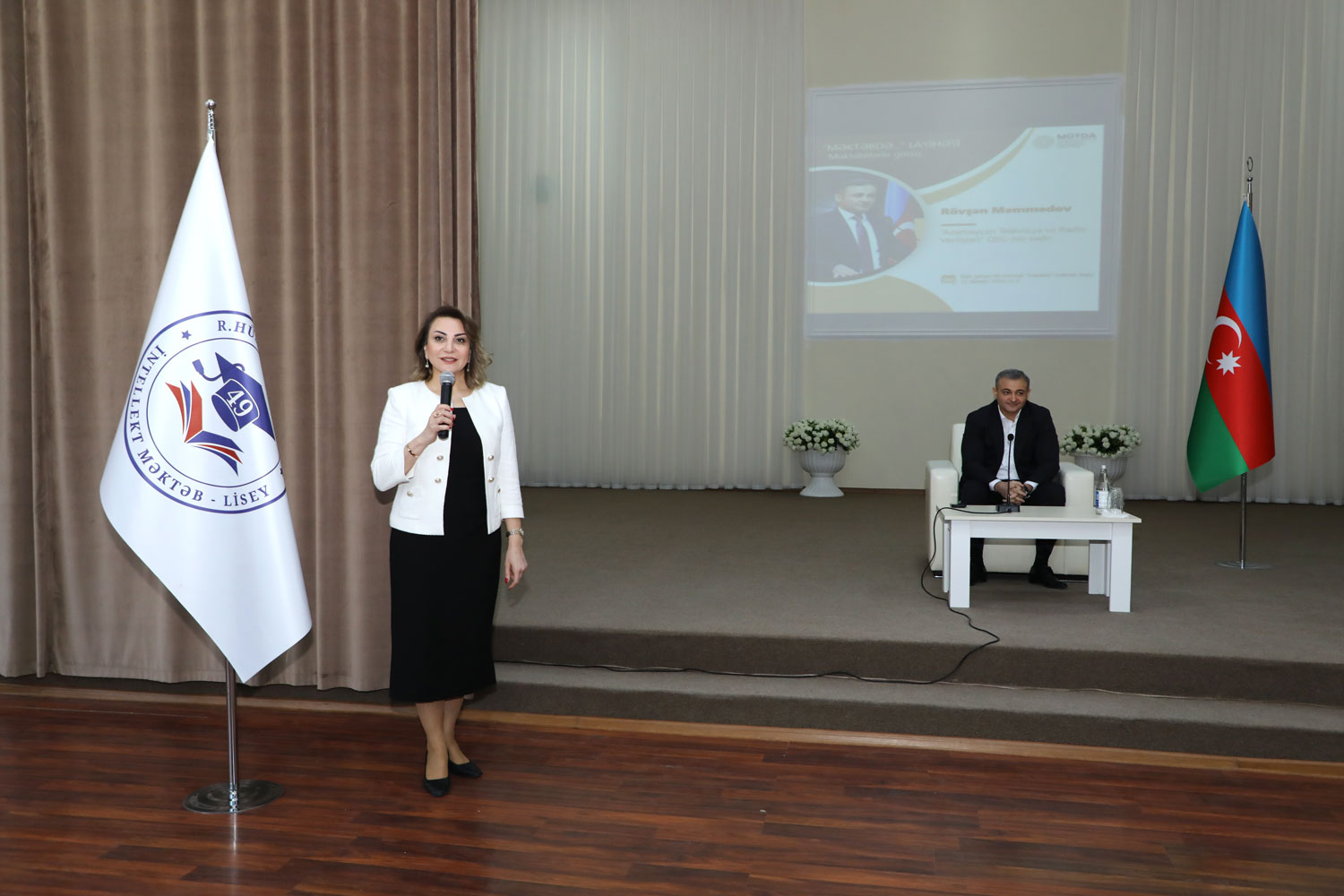 AzTV-nin sədri məktəblilərlə görüşüb