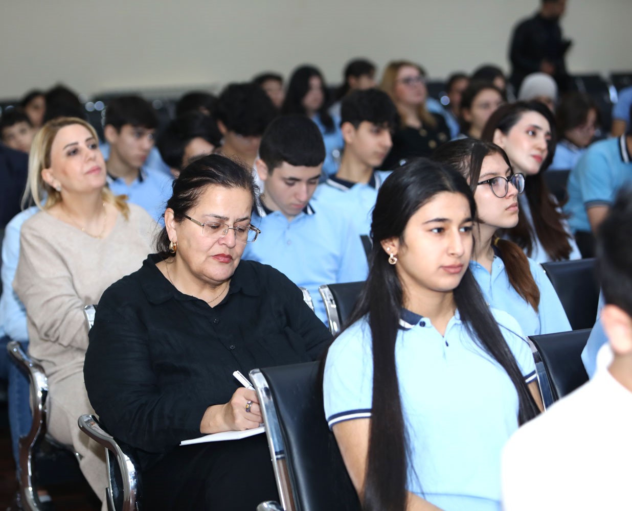 AzTV-nin sədri məktəblilərlə görüşüb