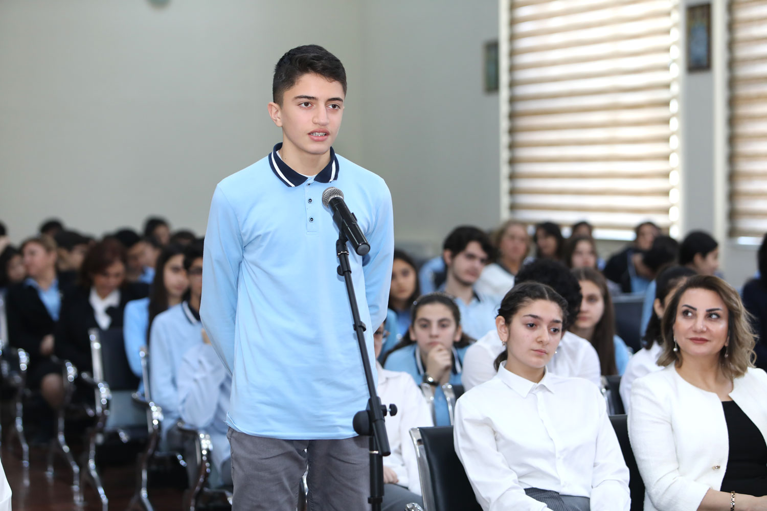 AzTV-nin sədri məktəblilərlə görüşüb