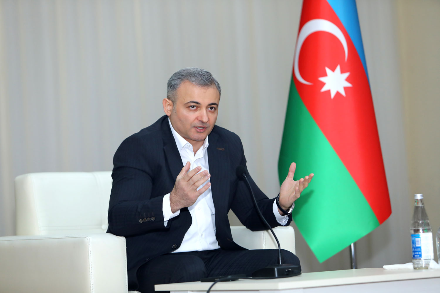 AzTV-nin sədri məktəblilərlə görüşüb