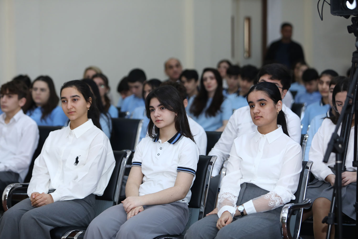 AzTV-nin sədri məktəblilərlə görüşüb