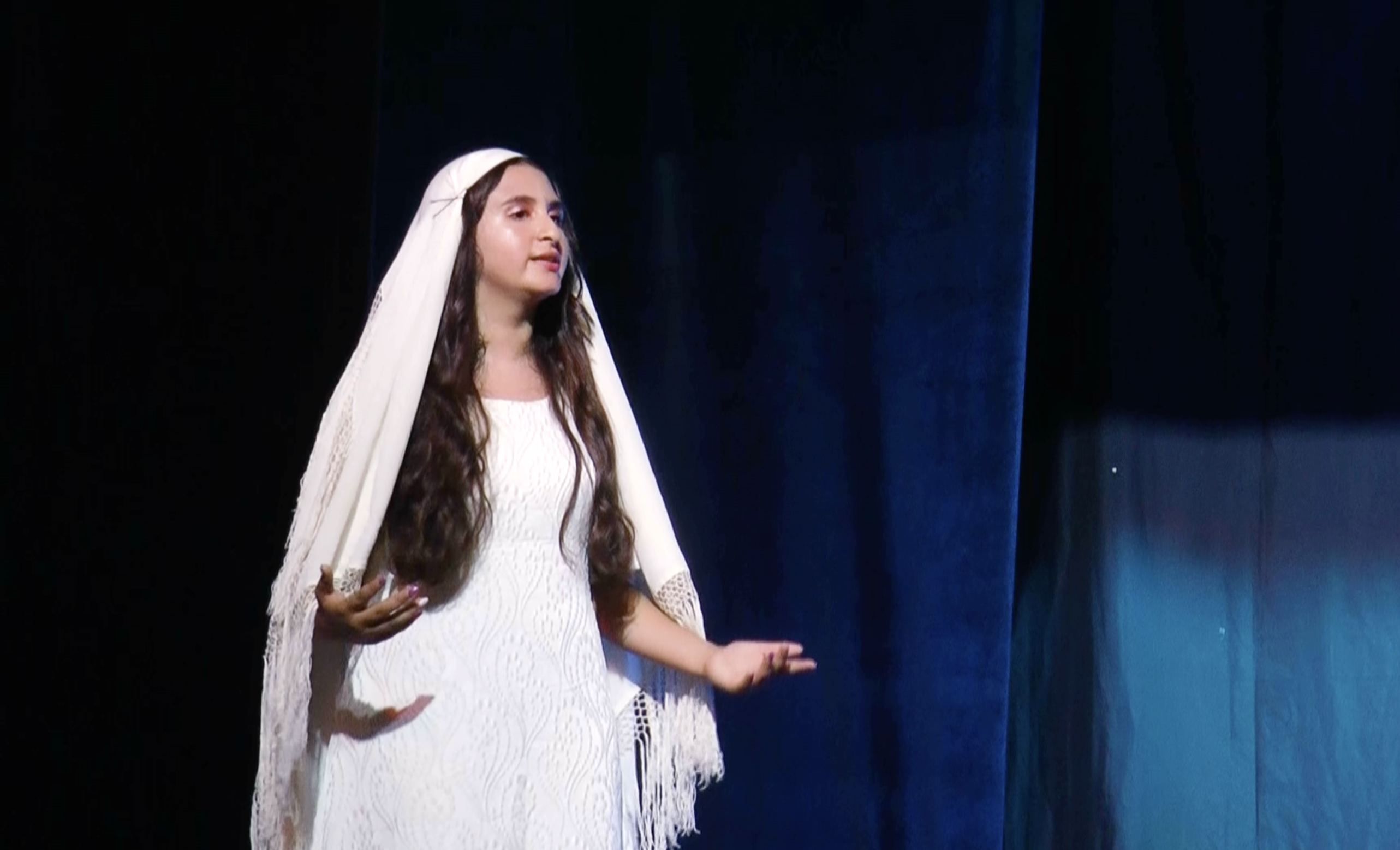 Azyaşlı aktyorlar: Gəncə məktəbliləri teatr səhnəsində 