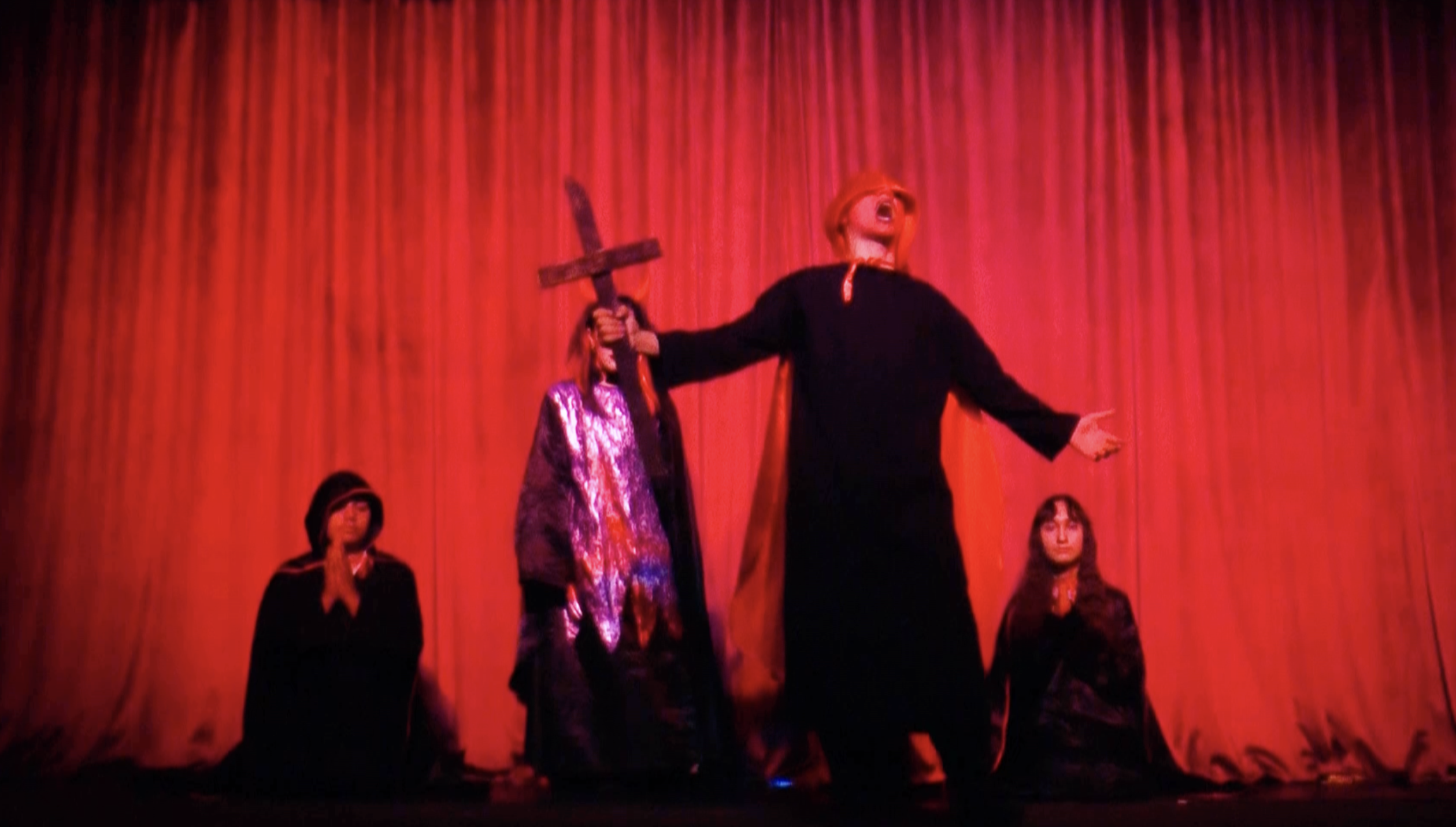 Azyaşlı aktyorlar: Gəncə məktəbliləri teatr səhnəsində 