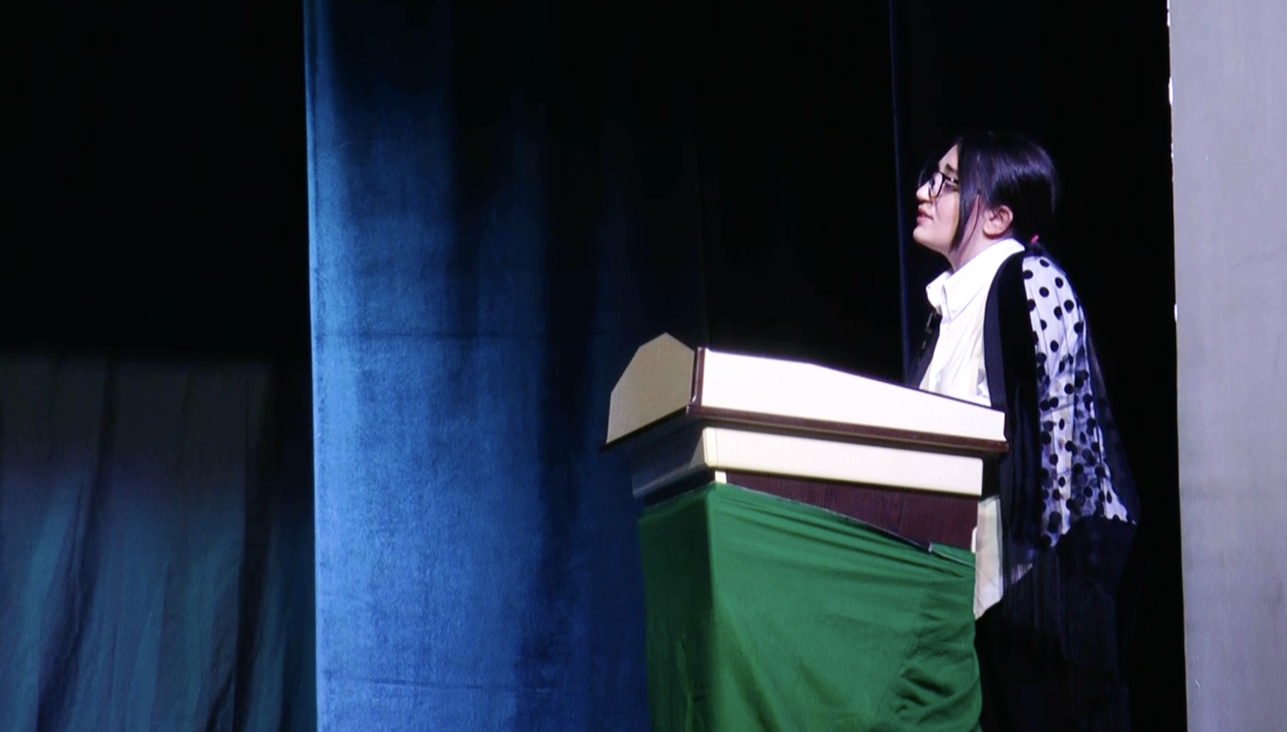 Azyaşlı aktyorlar: Gəncə məktəbliləri teatr səhnəsində 