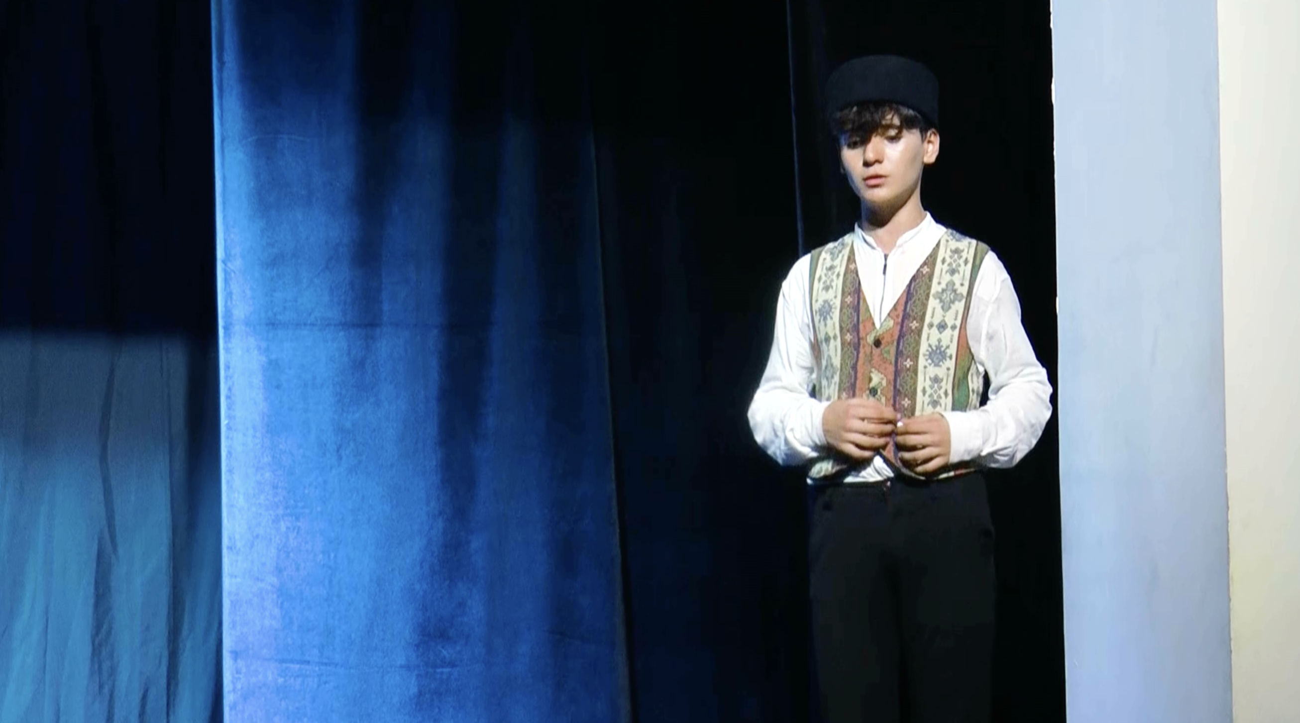 Azyaşlı aktyorlar: Gəncə məktəbliləri teatr səhnəsində 