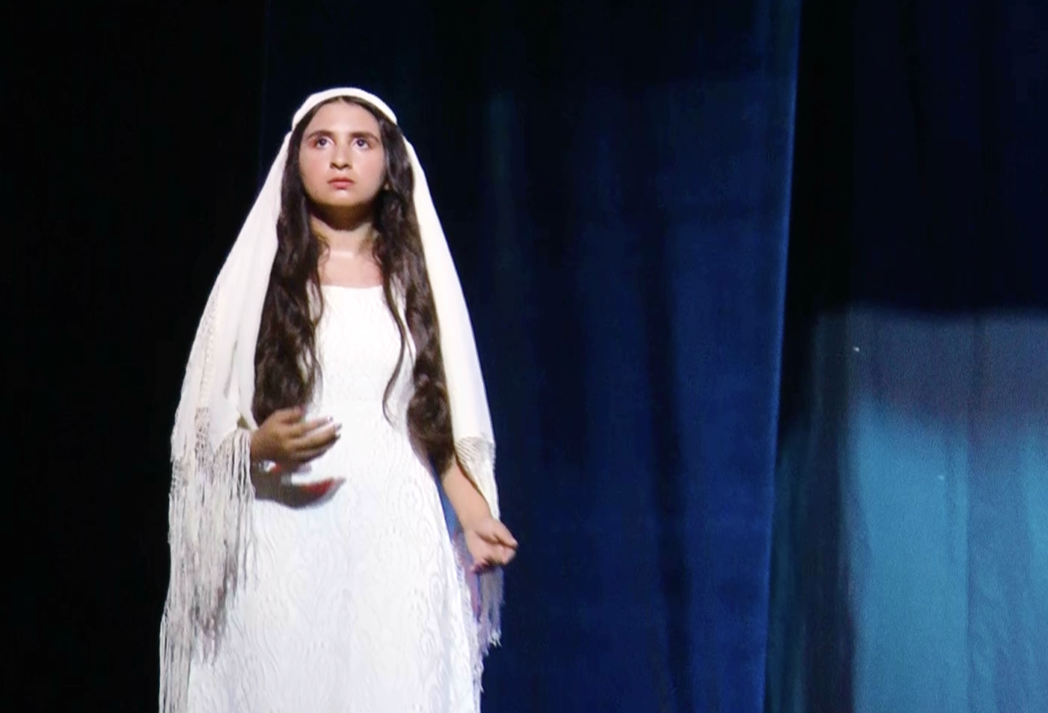 Azyaşlı aktyorlar: Gəncə məktəbliləri teatr səhnəsində 