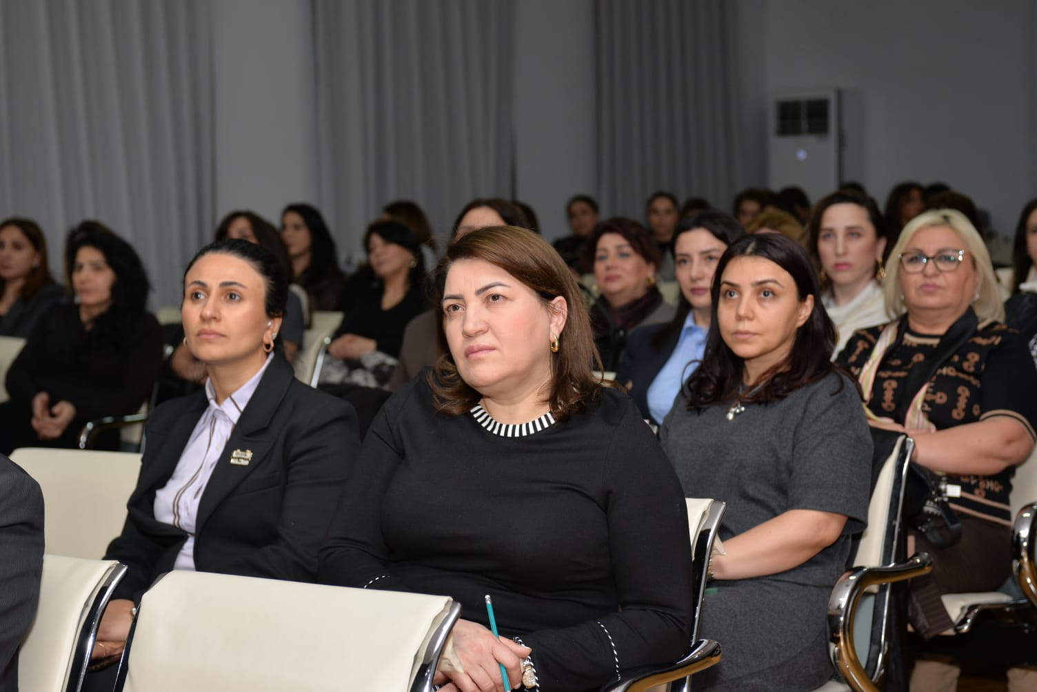 Bağça müdirləri və tərbiyəçi-müəllimlərin ictimai dinləməsi keçirilib