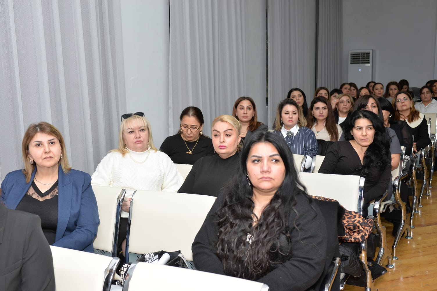 Bağça müdirləri və tərbiyəçi-müəllimlərin ictimai dinləməsi keçirilib