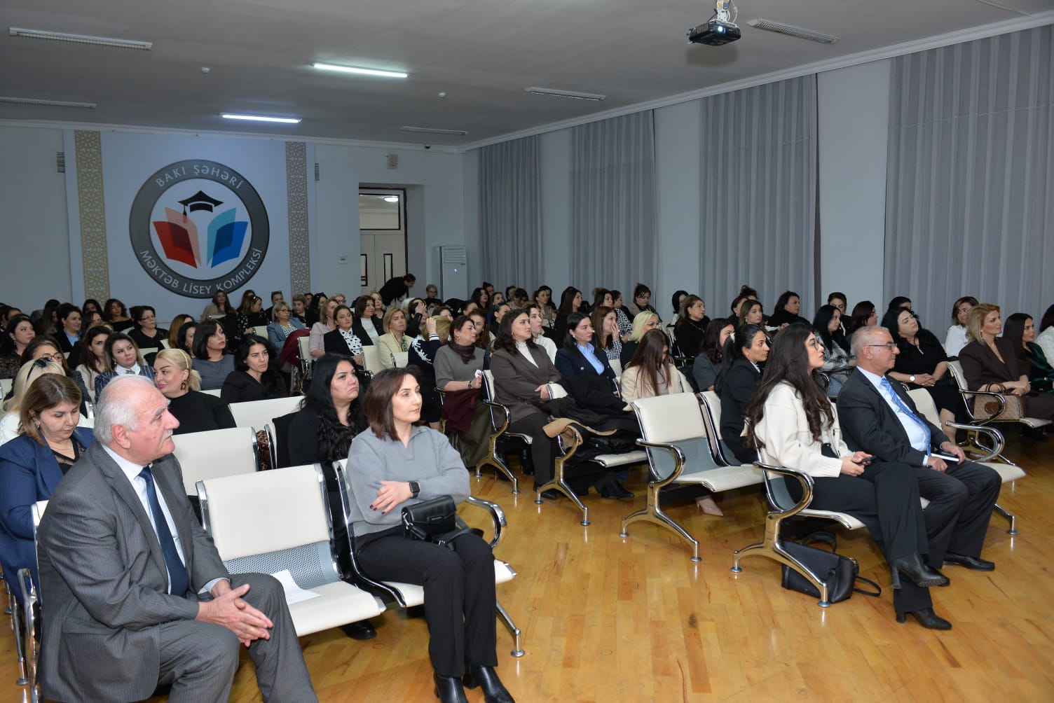 Bağça müdirləri və tərbiyəçi-müəllimlərin ictimai dinləməsi keçirilib