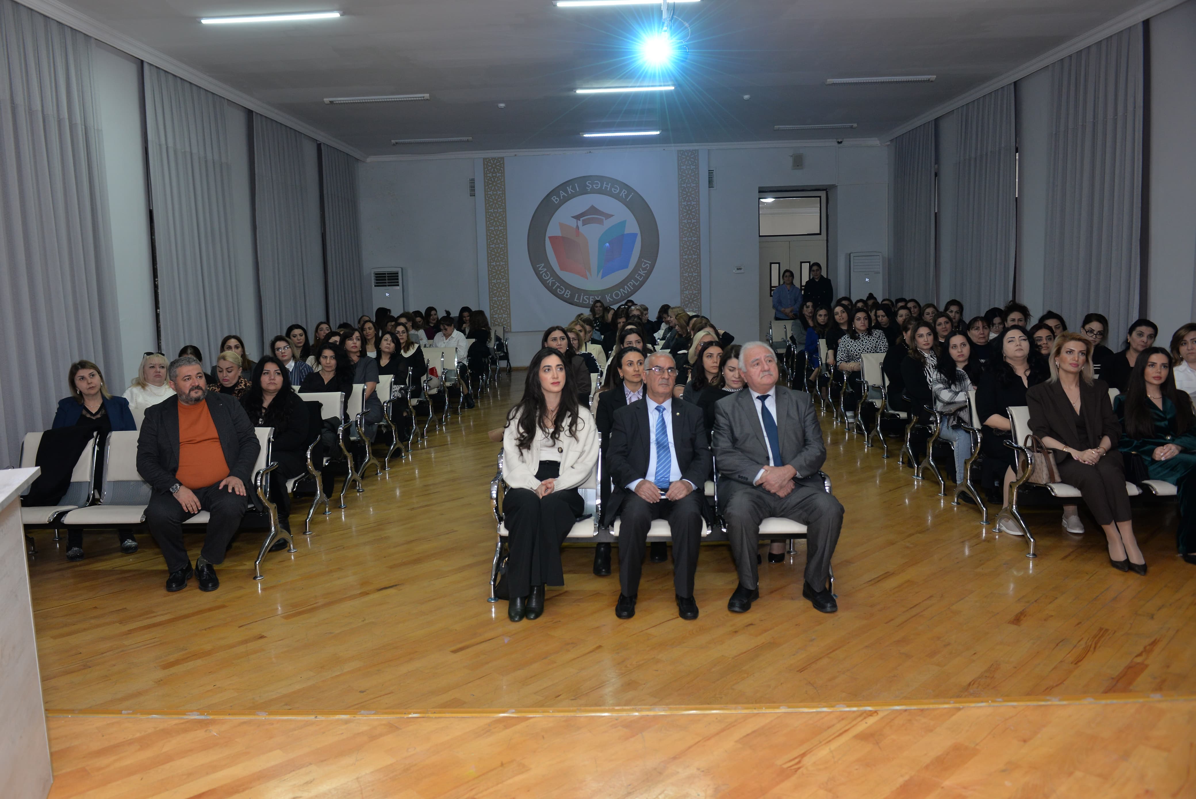 Bağça müdirləri və tərbiyəçi-müəllimlərin ictimai dinləməsi keçirilib