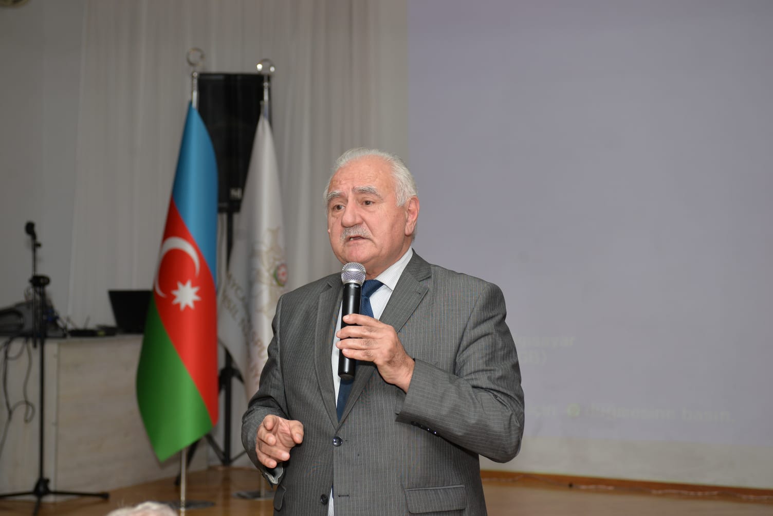 Bağça müdirləri və tərbiyəçi-müəllimlərin ictimai dinləməsi keçirilib