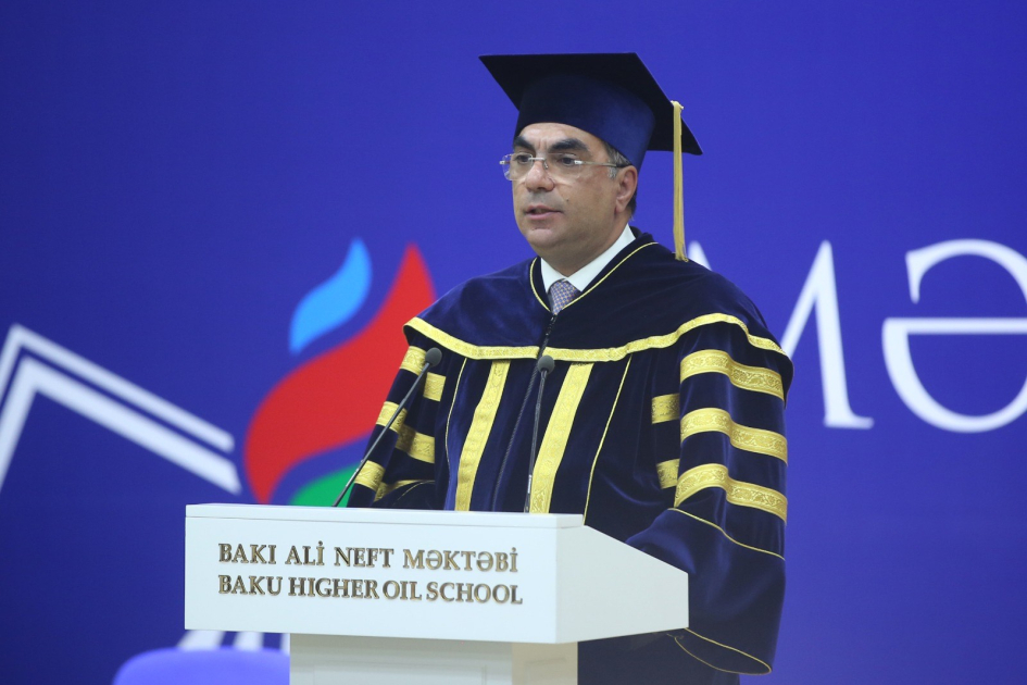 Bakı Ali Neft Məktəbində “Məzun günü” keçirilib