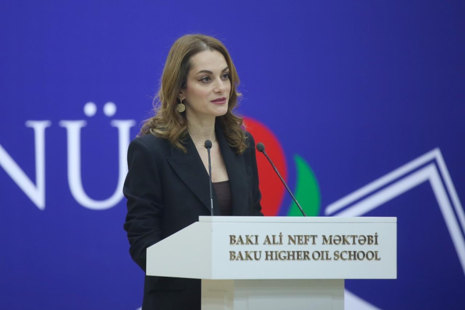 Bakı Ali Neft Məktəbində “Məzun günü” keçirilib