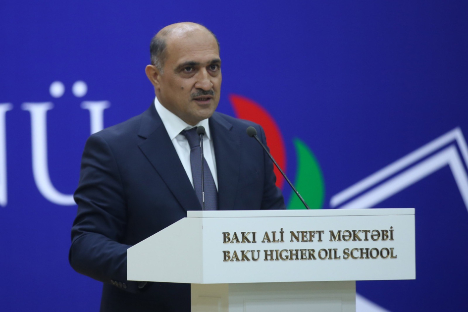 Bakı Ali Neft Məktəbində “Məzun günü” keçirilib