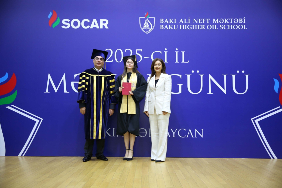 Bakı Ali Neft Məktəbində “Məzun günü” keçirilib