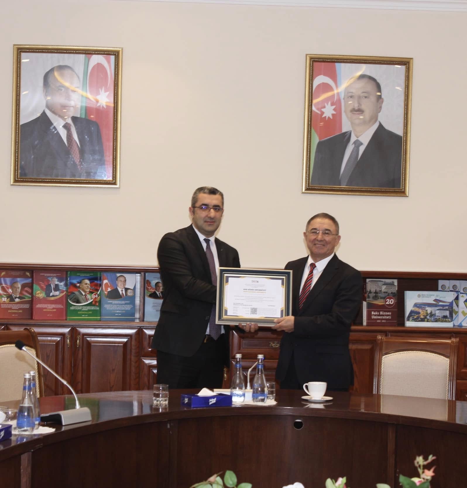 Bakı Biznes Universitetinə institusional akkreditasiya şəhadətnaməsi təqdim edilib