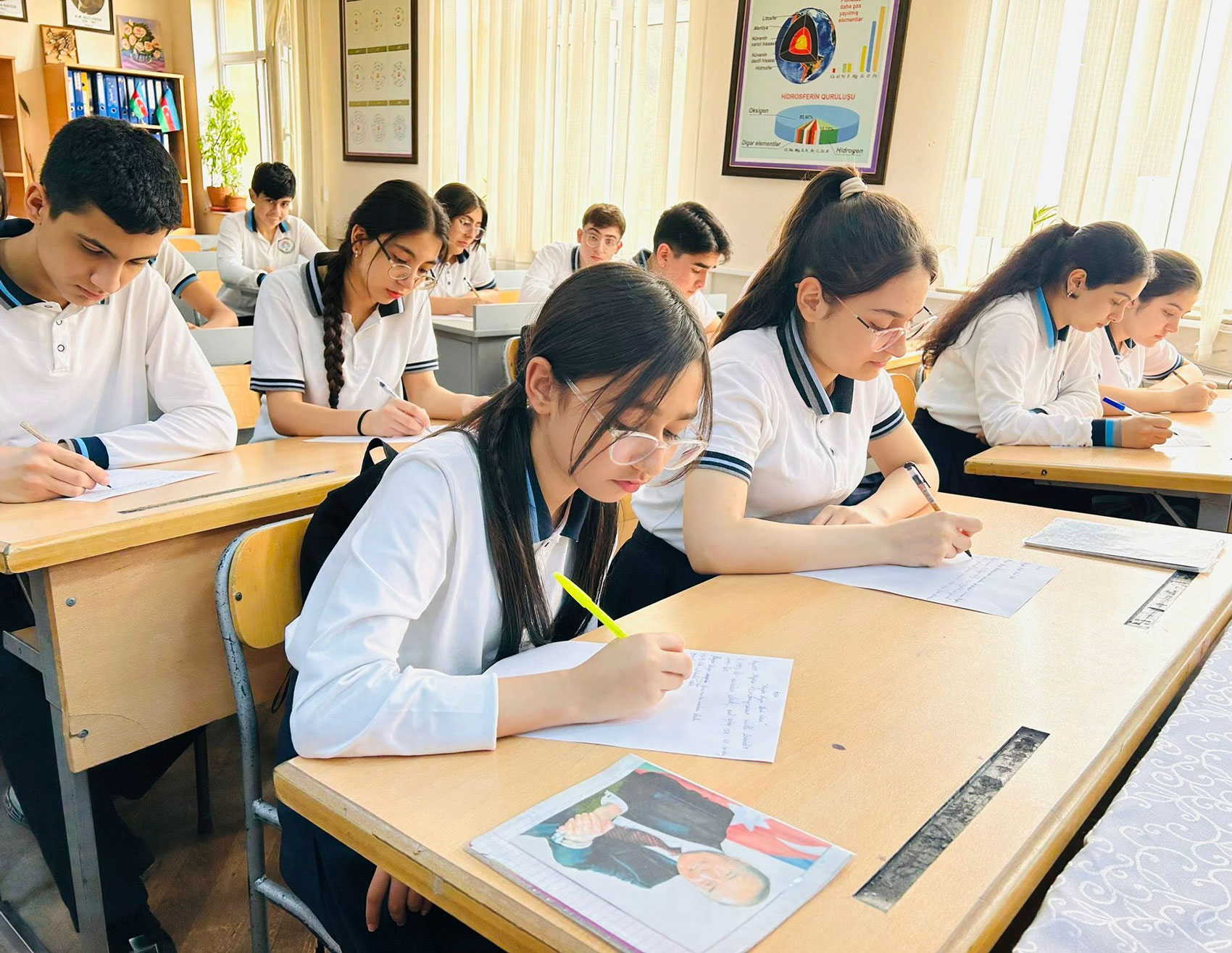 Bakı məktəblərində Ümummilli Liderə həsr olunmuş tədbirlər keçirilib