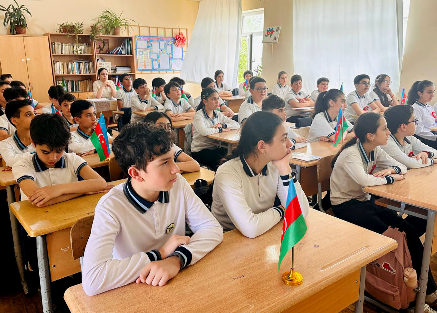 Bakı məktəblərində Ümummilli Liderə həsr olunmuş tədbirlər keçirilib