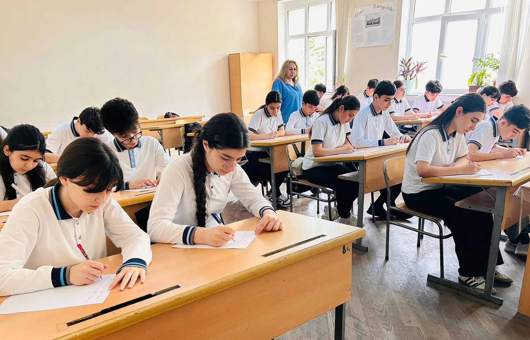 Bakı məktəblərində Ümummilli Liderə həsr olunmuş tədbirlər keçirilib