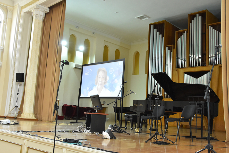 Bakı Musiqi Akademiyası və Naxçıvan Dövlət Universiteti arasında onlayn konsert olub 