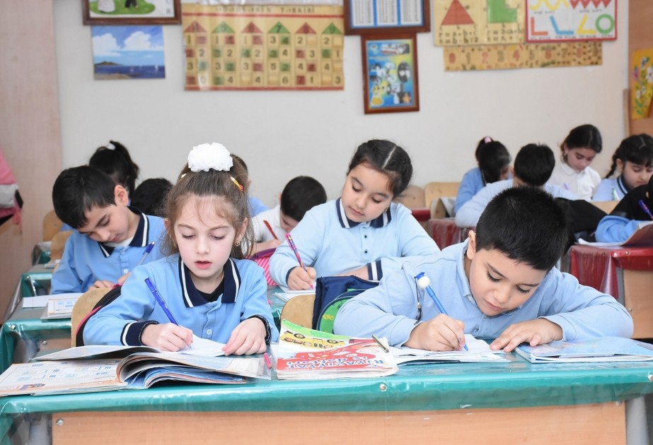 Bakıda 43 mindən çox şagird məktəbini dəyişib 