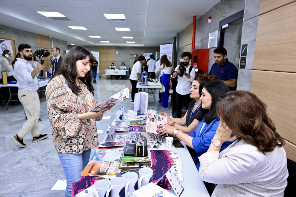 Bakıda ali məktəblərin sərgisi keçirilir 